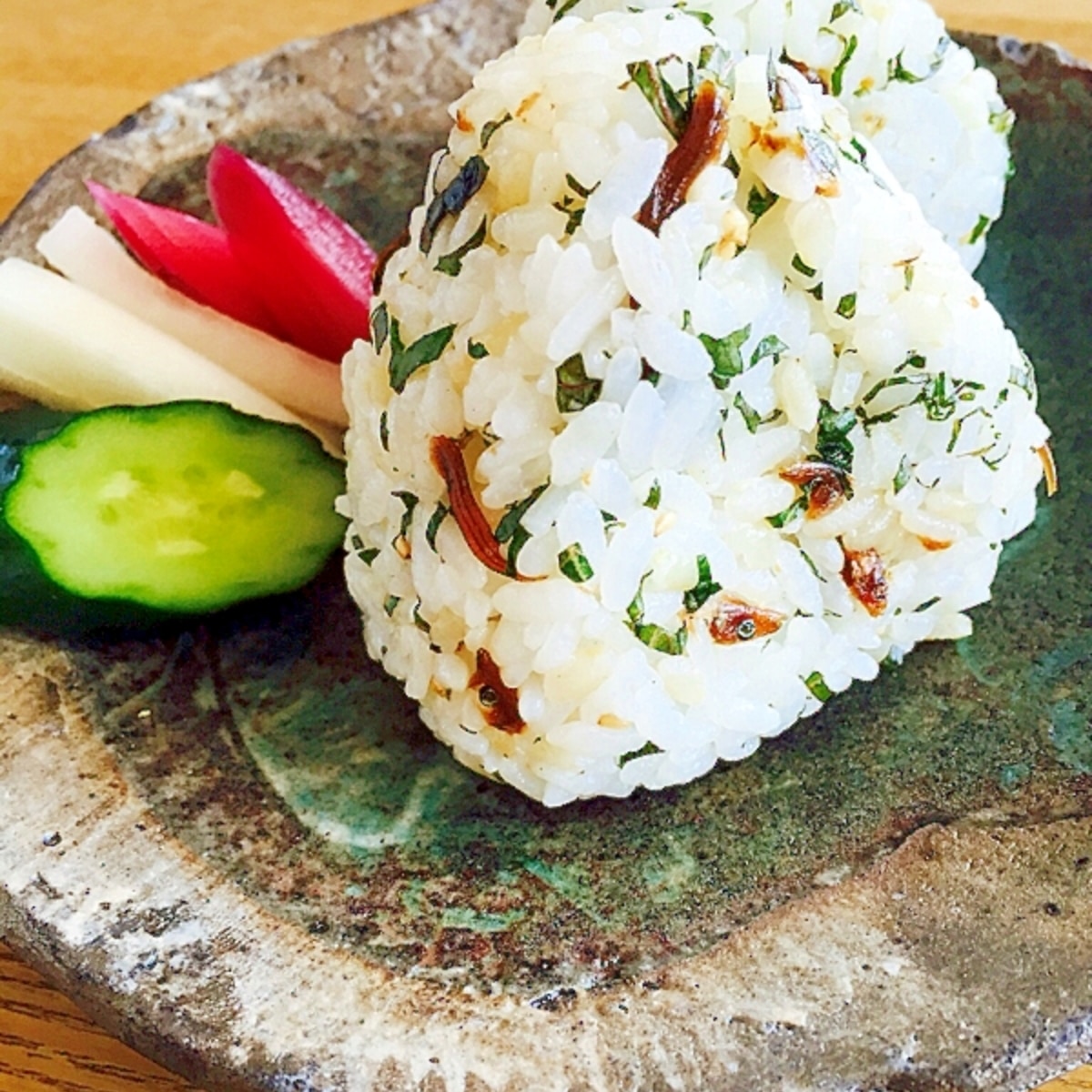 いかなごのくぎ煮 アレンジ しそおにぎり レシピ 作り方 By みはな屋 楽天レシピ いかなごのくぎ煮 アレンジ しそおにぎり レシピ 作り方 By みはな屋 楽天レシピ